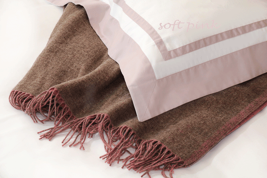 soft-pink-pillow-grenoble