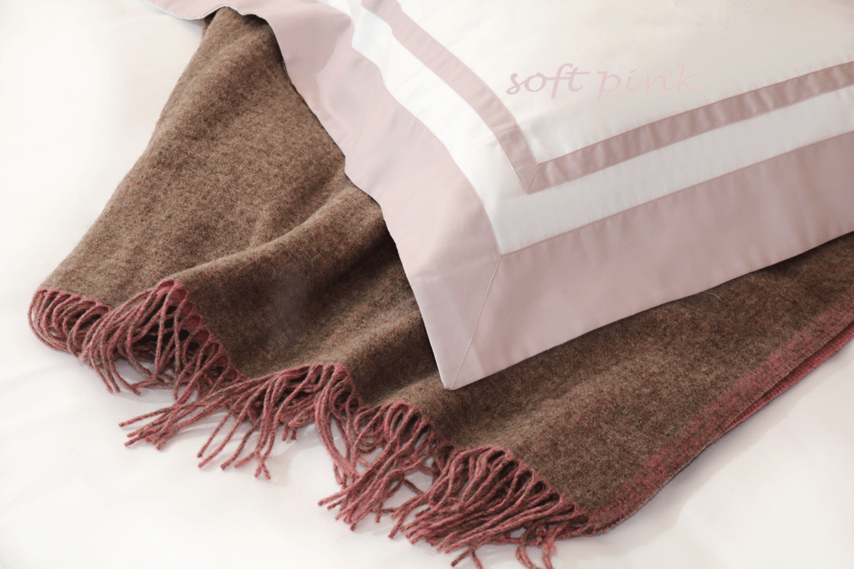 soft-pink-pillow-grenoble